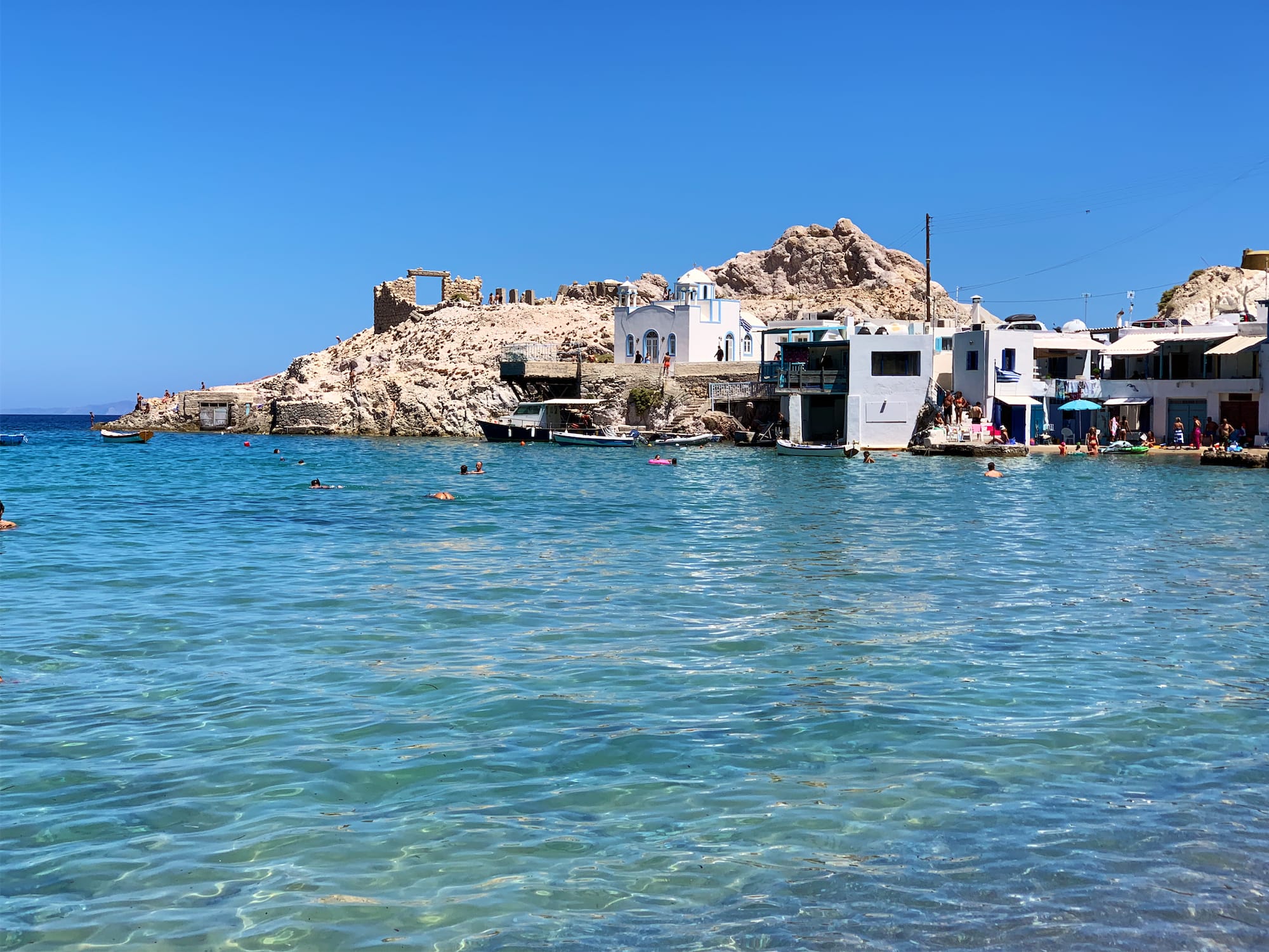 Milos, un'isola di infinita bellezza
