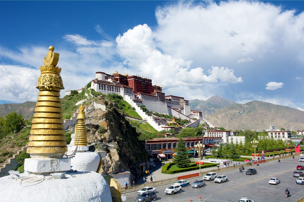Tibet: blue sky and high altitude monasteries